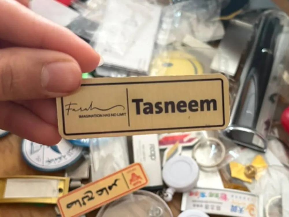 بادجات أسماء محفورة